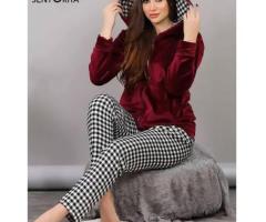 بيجامة شتوية نسائية من المخمل - مقاس واحد
